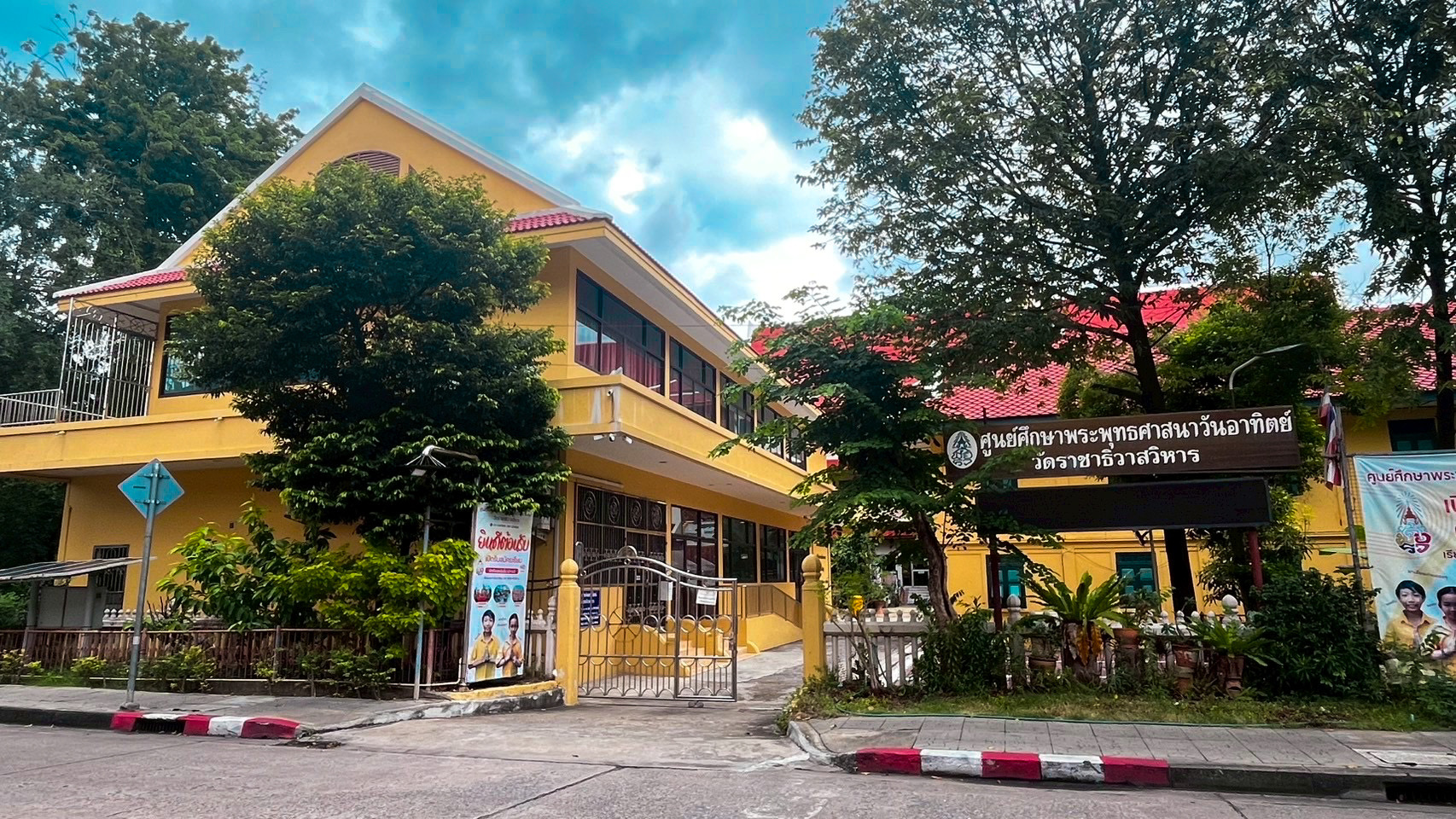 กุฏิไม้โบราณ