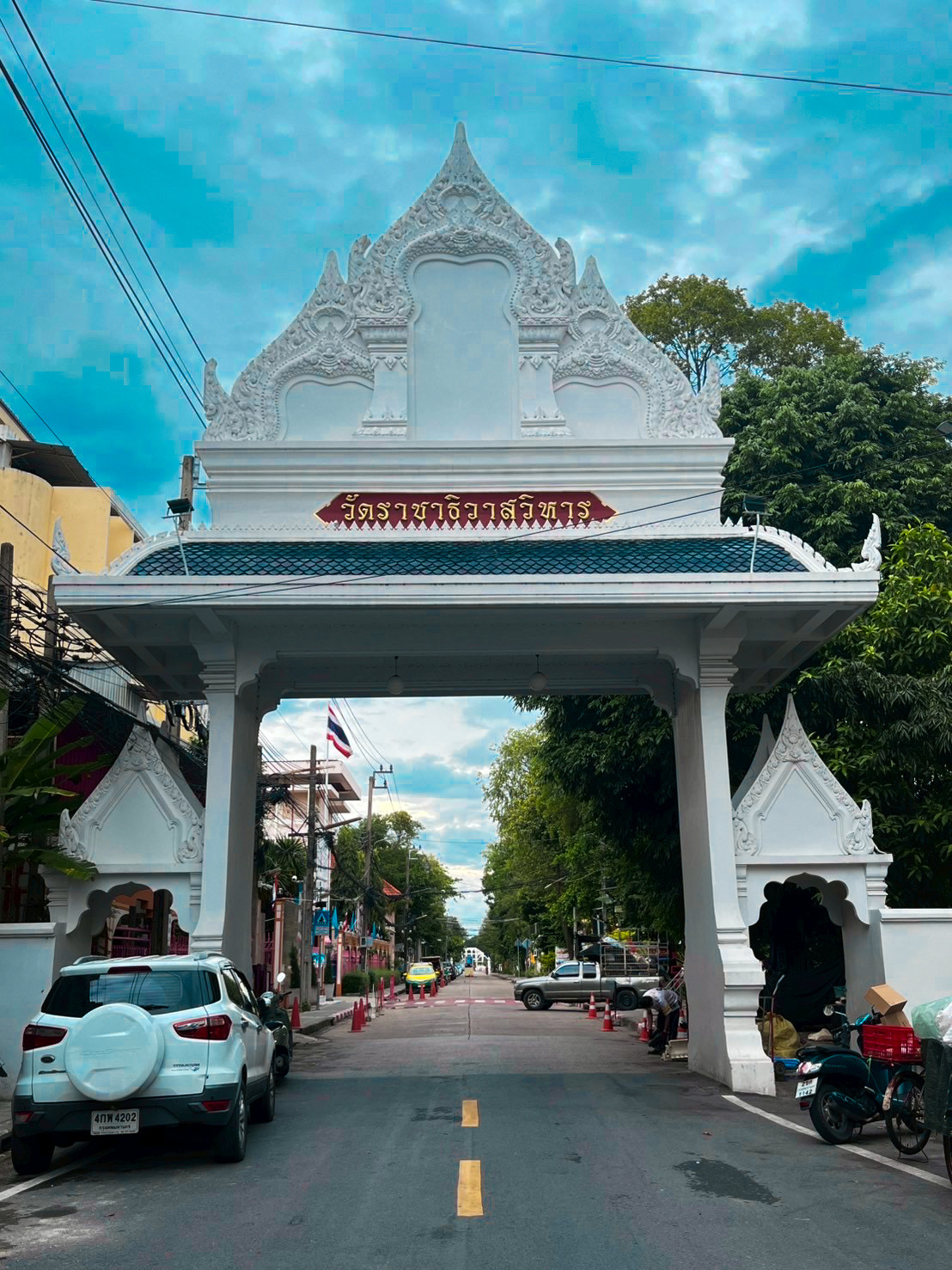 บรรยากาศบริเวณหน้าวัด
